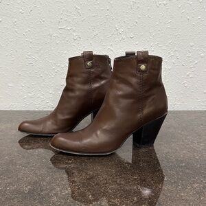 Stuart Weitzman Women's Brown Leather Ankle Boots